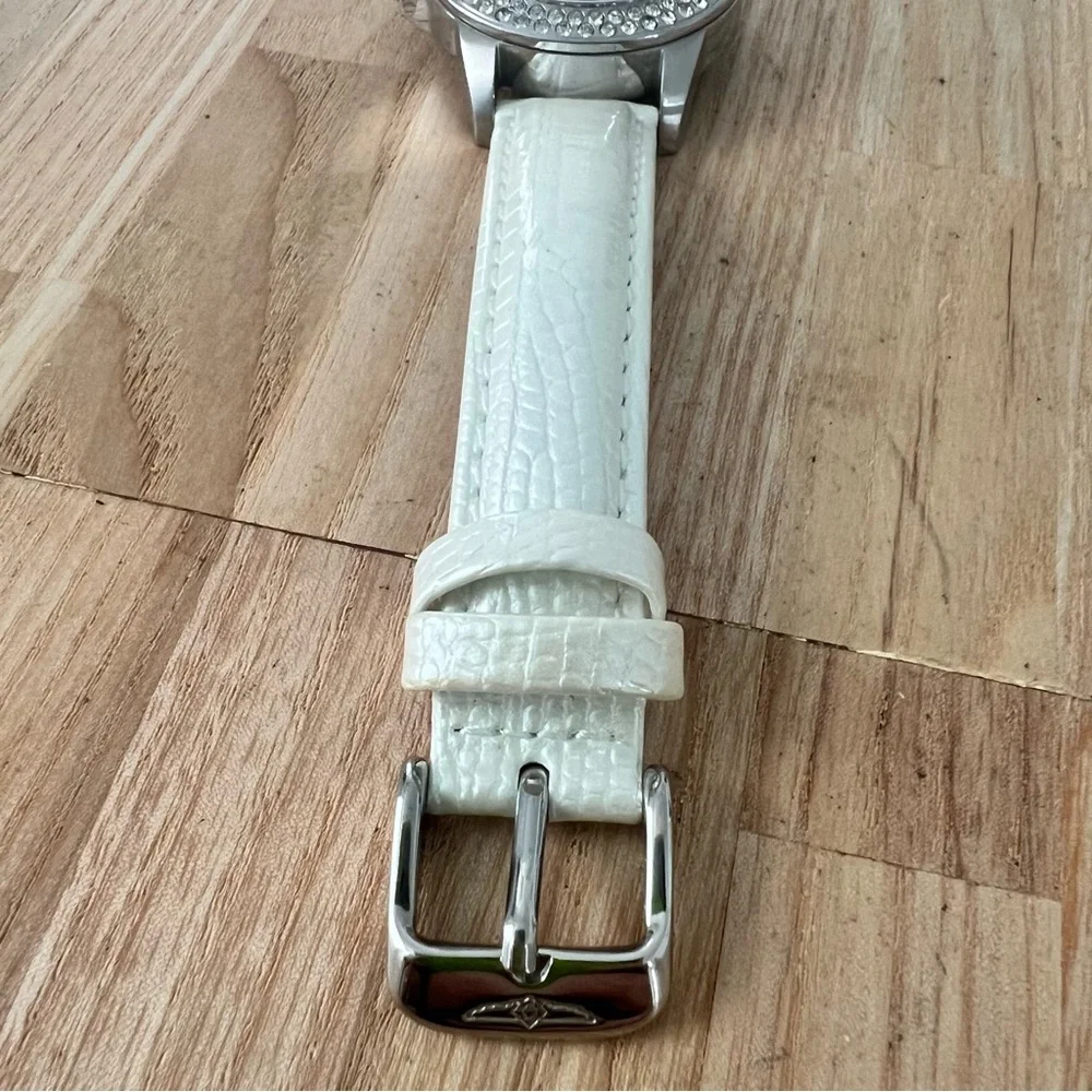 Invicta ladies hummingbird silver tone white leather watch NEW BATTERY